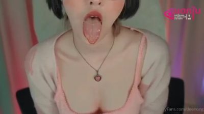 คลิปหลุดน้องกวาง 18+ เดียร์ลอง โอนลี่แฟน Deerlong สาวแว่นสุดสวย ถกเสื้อโชว์นม ลีลาโครตเด็ด ไม่เซ็นเซอร์หัวนม ชูชันน่าดูดสุดๆเลย