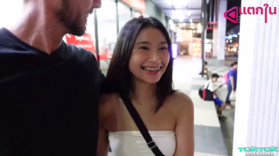 คลิปหลุดเด็ดๆ สาวเหล็กดัดมากับแฟนฝรั่งหนุ่มลีลาเด็ดๆมาเปิดห้องแถวริมทะเลจับเย็ดซอยหีอย่างเด็ดกระแทกหีครางเสียวลั่นห้อง งานโครตดีจัดๆ