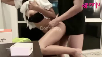 คลิปหลุดทางบ้าน สาวหุ่นเด็ดๆ มาพร้อมกับชุดทำงานสุดเสียวมาแหวกขาจับเย็ด กระแทกหีลีลาอย่างมันส์ ร่อนเอวแจ่มๆ ครางเสียวลั่นห้อง